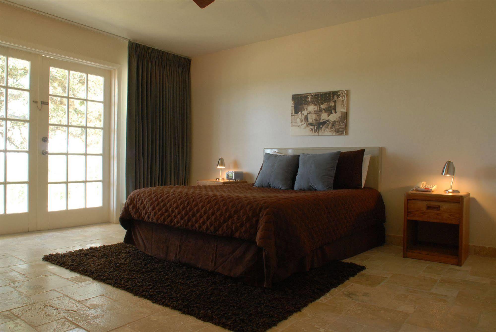 Hillside Boutique Hotel Castroville Exterior foto