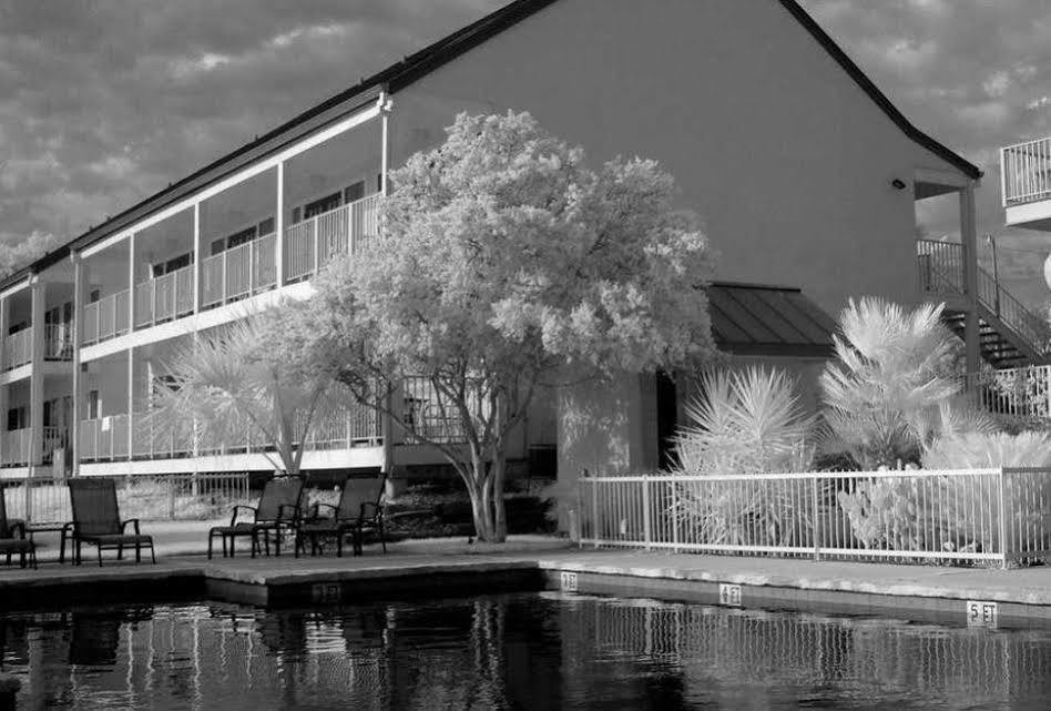 Hillside Boutique Hotel Castroville Exterior foto