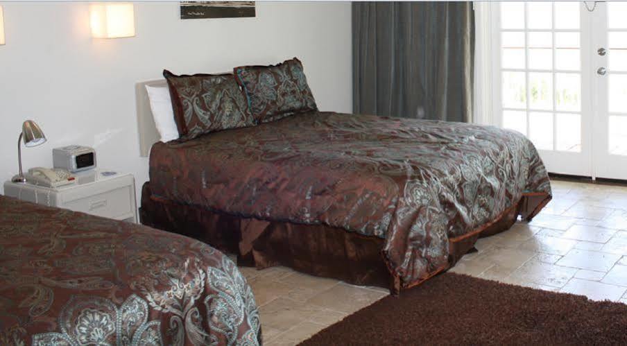 Hillside Boutique Hotel Castroville Exterior foto