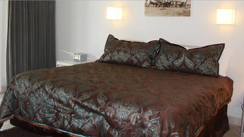 Hillside Boutique Hotel Castroville Exterior foto